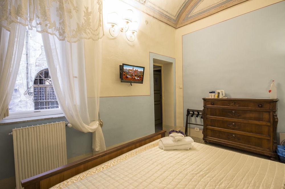 Pantaneto - Palazzo Bulgarini Alojamento de Acomodação e Pequeno-almoço 2*