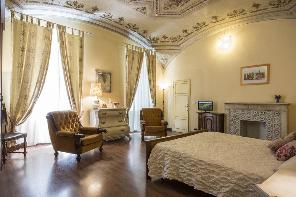 Pantaneto - Palazzo Bulgarini 2*