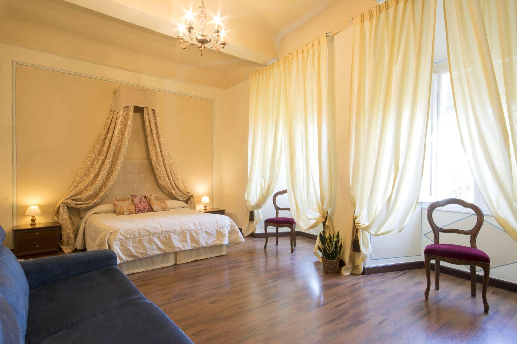 Pantaneto - Palazzo Bulgarini Siena