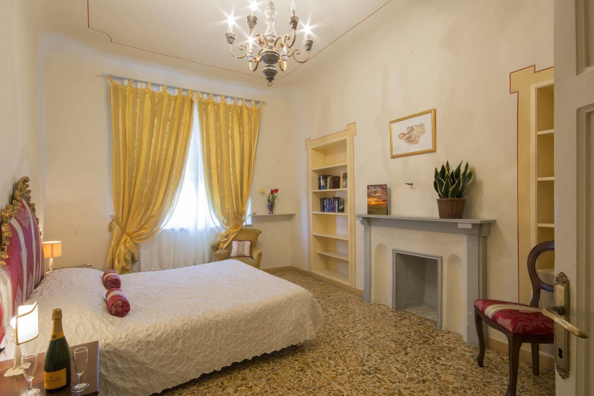 Pantaneto - Palazzo Bulgarini 2*