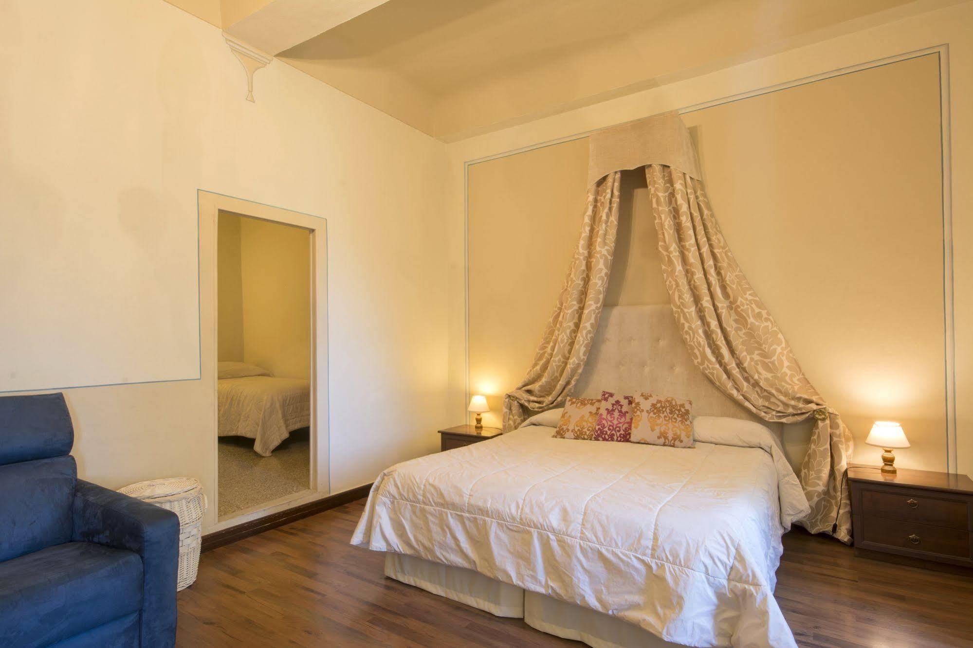 Pantaneto - Palazzo Bulgarini Alojamento de Acomodação e Pequeno-almoço