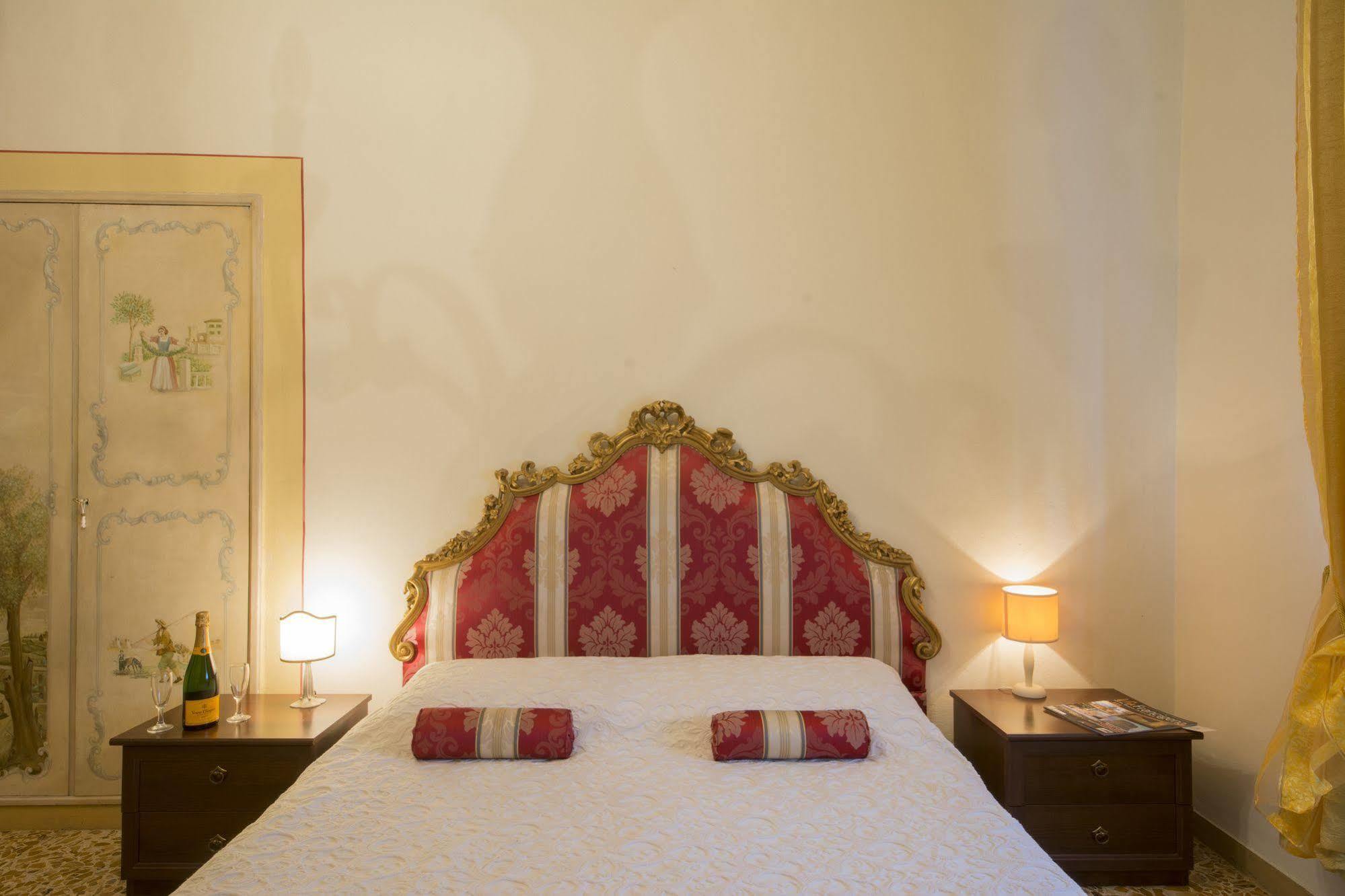 Pantaneto - Palazzo Bulgarini Alojamento de Acomodação e Pequeno-almoço