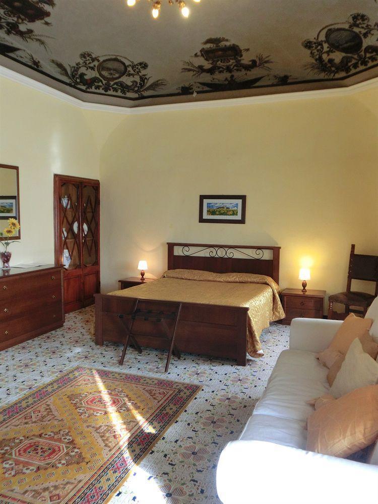 Pantaneto - Palazzo Bulgarini Bed & Breakfast 2*