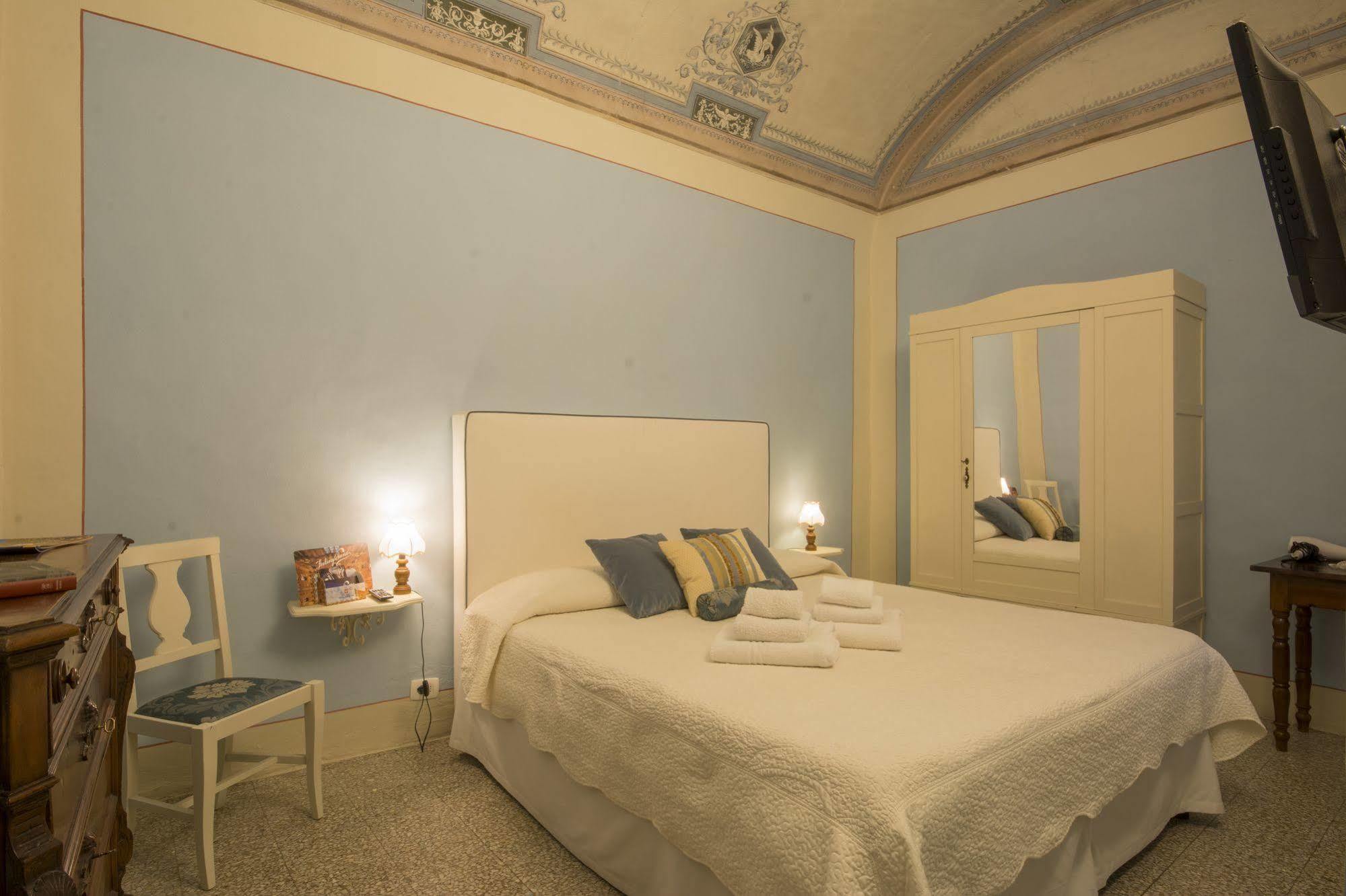 Bed & Breakfast Pantaneto - Palazzo Bulgarini 2*