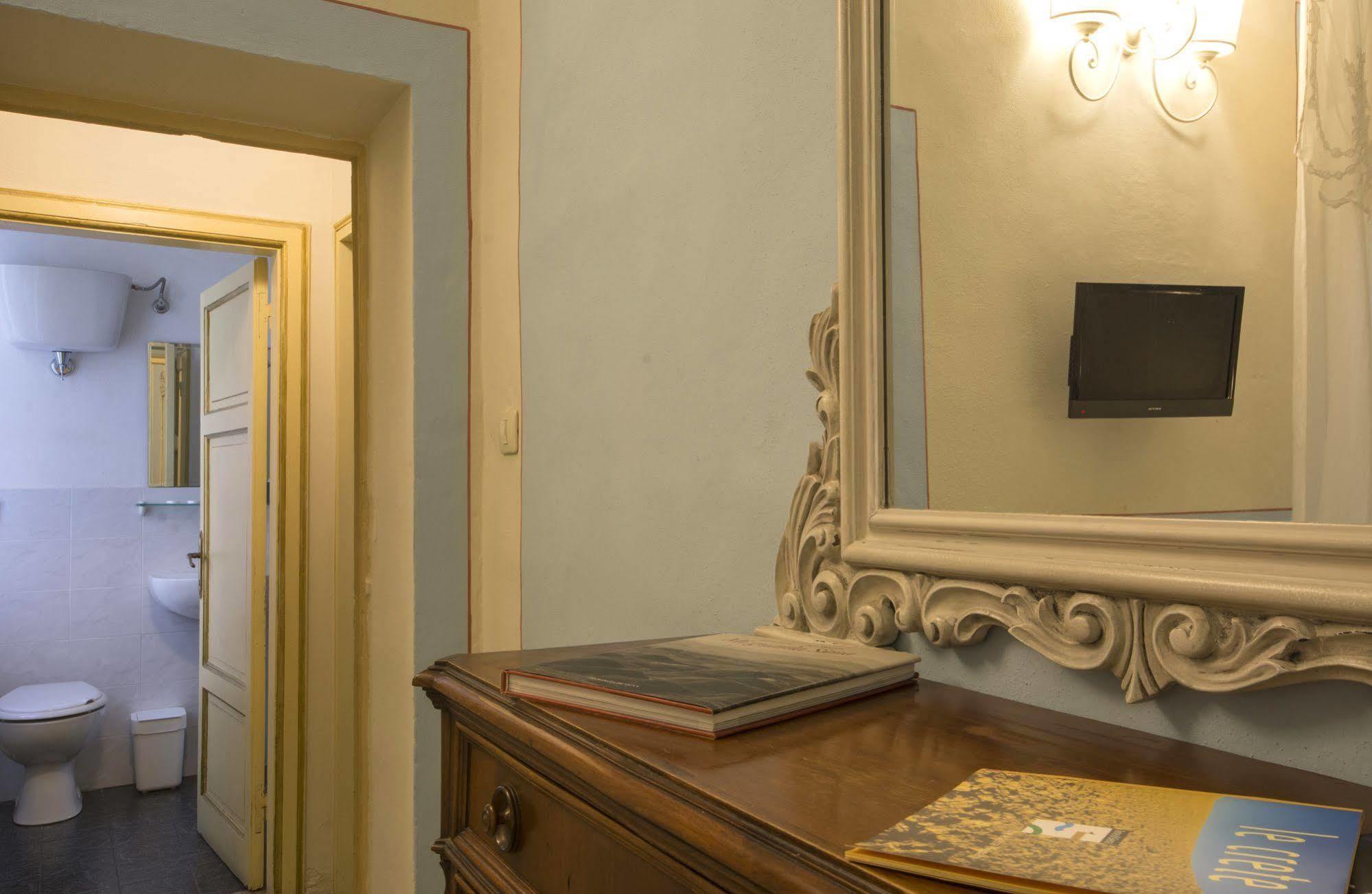 Pantaneto - Palazzo Bulgarini 2*