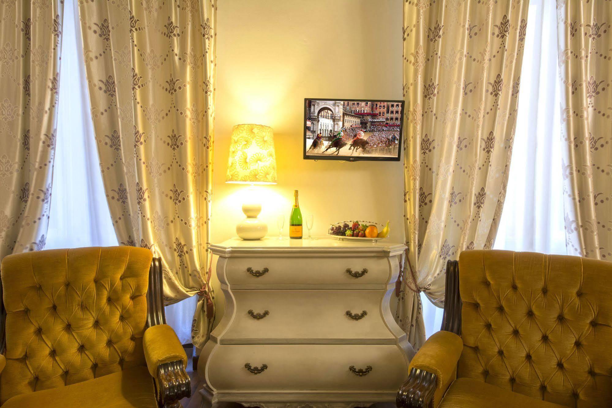 Pantaneto - Palazzo Bulgarini 2*