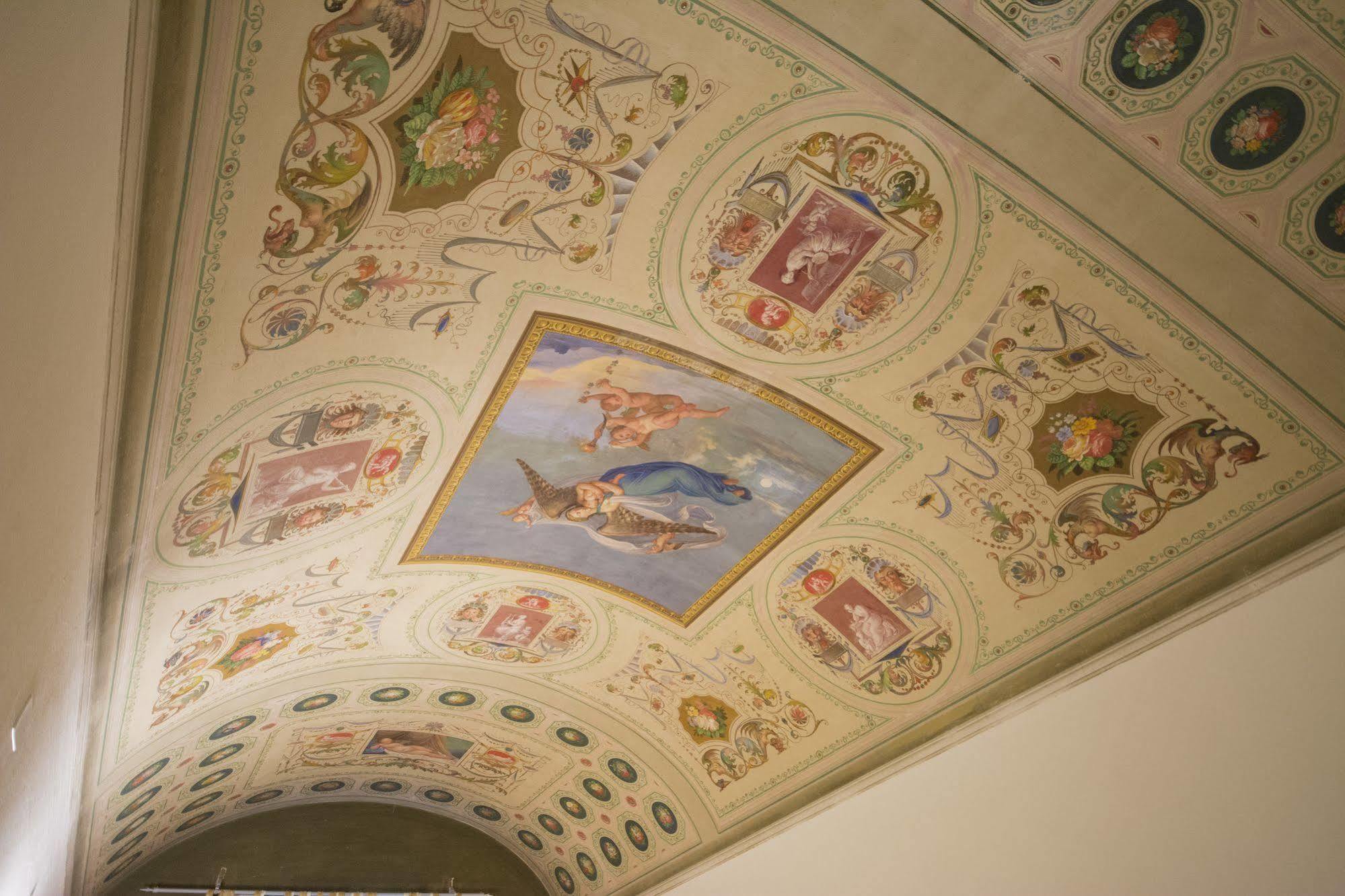 Bed & Breakfast Pantaneto - Palazzo Bulgarini 2*